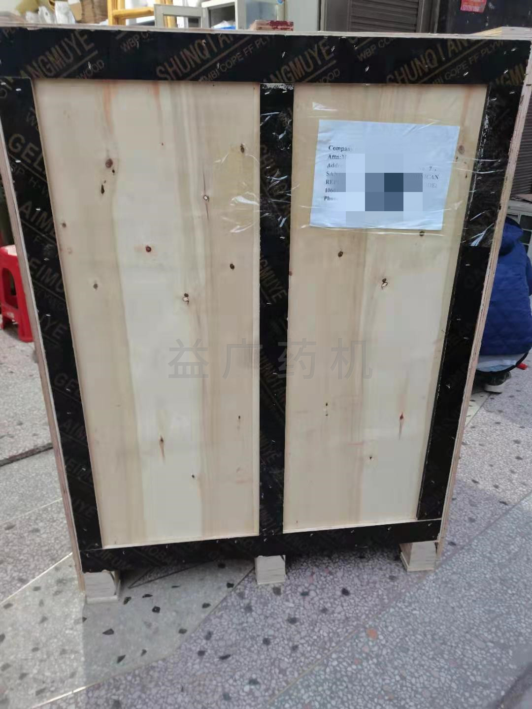 待發(fā)港口的安瓿拉絲灌封機(jī)