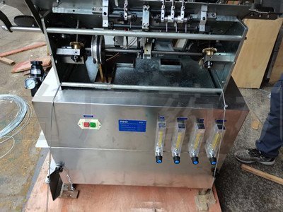 出口國(guó)外的安瓿拉絲灌封機(jī) 出口國(guó)外的安瓿拉絲灌封機(jī)